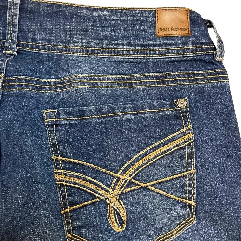 Wallflower Size 15 Juniors The Luscious Curvy Fit 35” waist PRELOVED